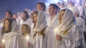 Angels From The Realms Of Glory - Over A Thousand People Came Together To Break a Record